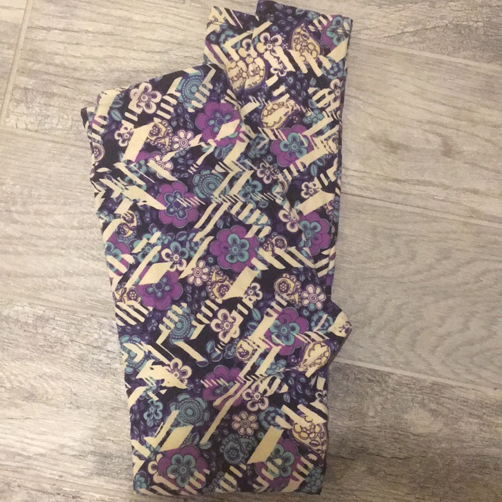 Lularoe one size fits all leggings